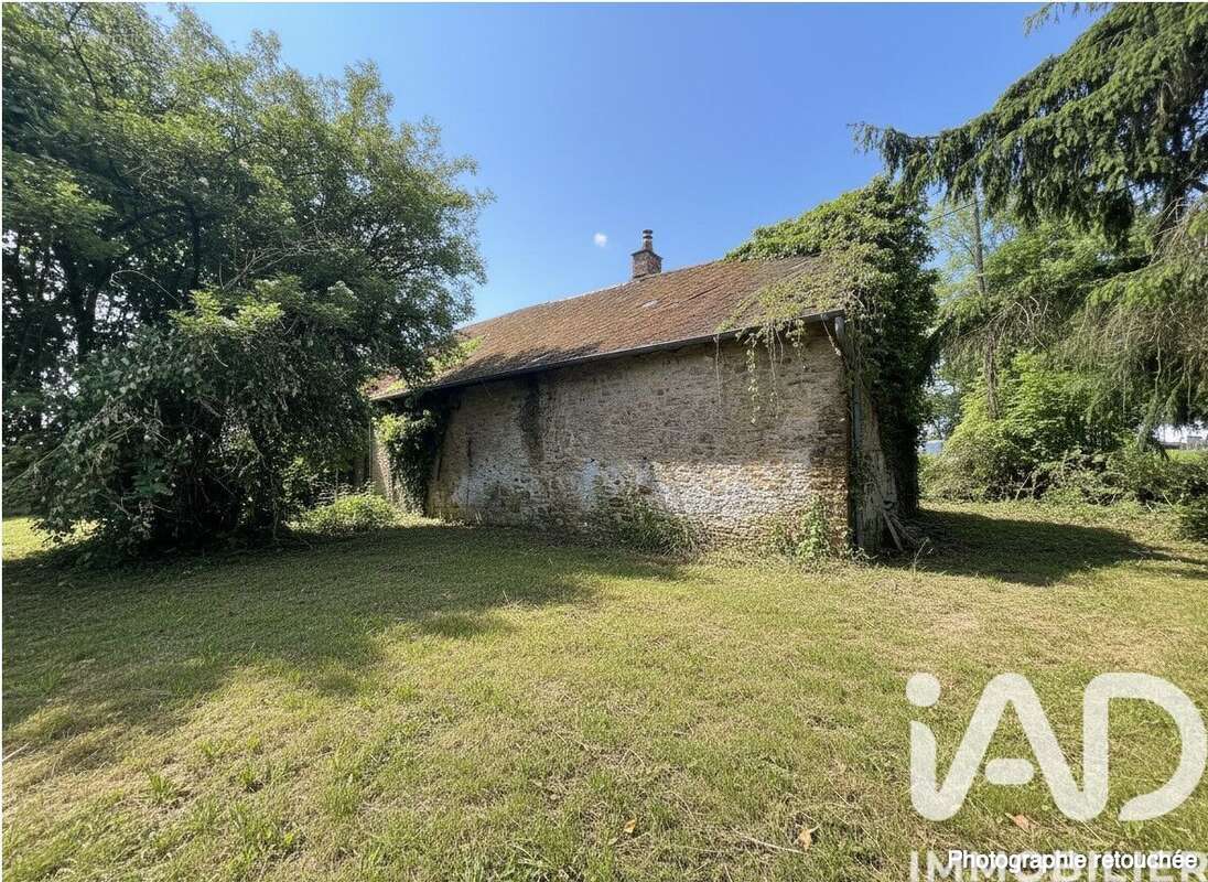 Maison 35 m² à Neuville-Lez-Beaulieu  - photo 9