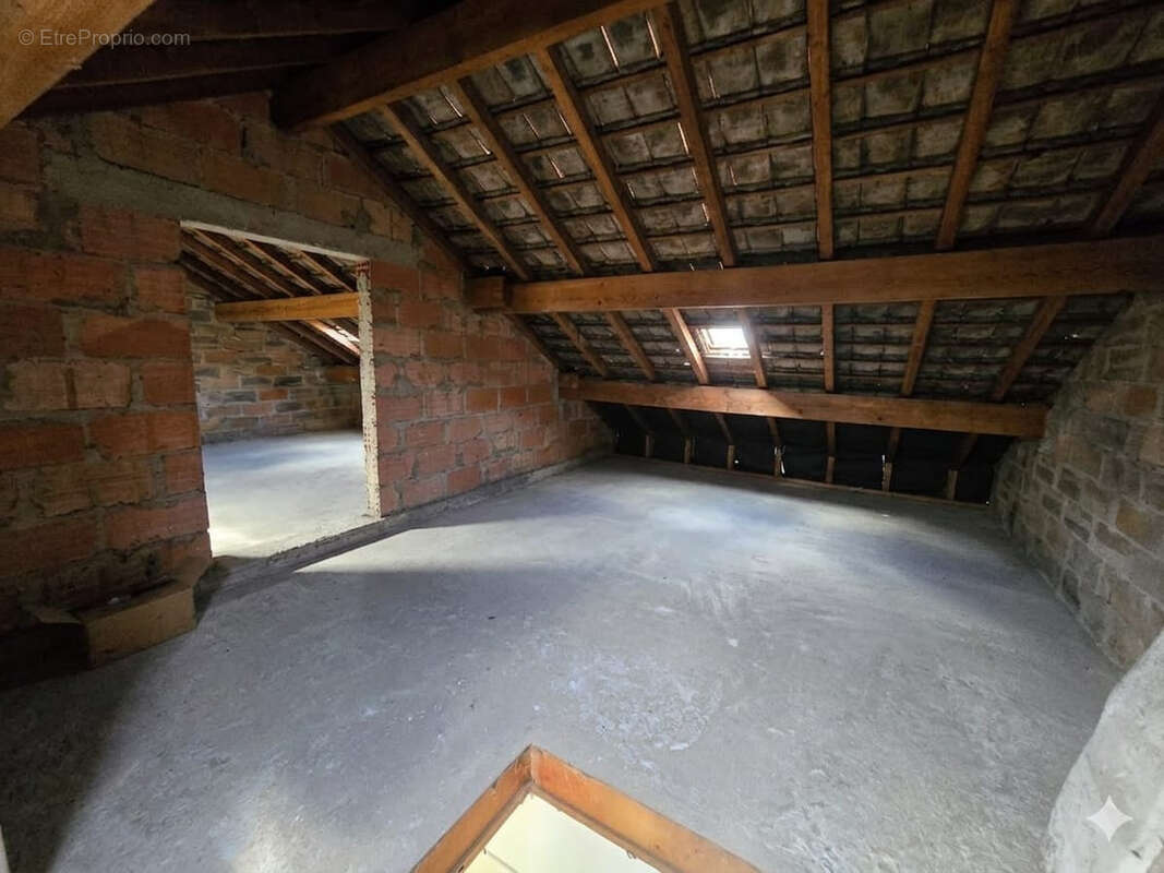 Maison familiale avec sous-sol total et combles aménageables   Terrain arboré de 760 m2   Vieux Pontault Comba - photo 19