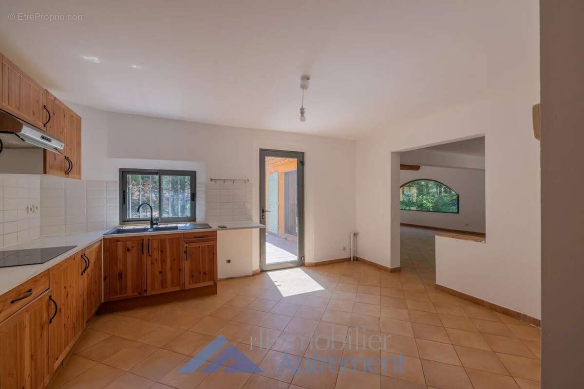 Maison à LE THOLONET