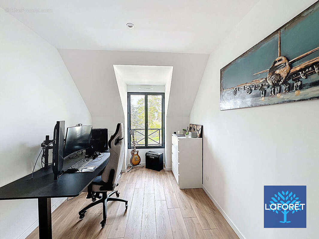 Maison à D'HUISON-LONGUEVILLE