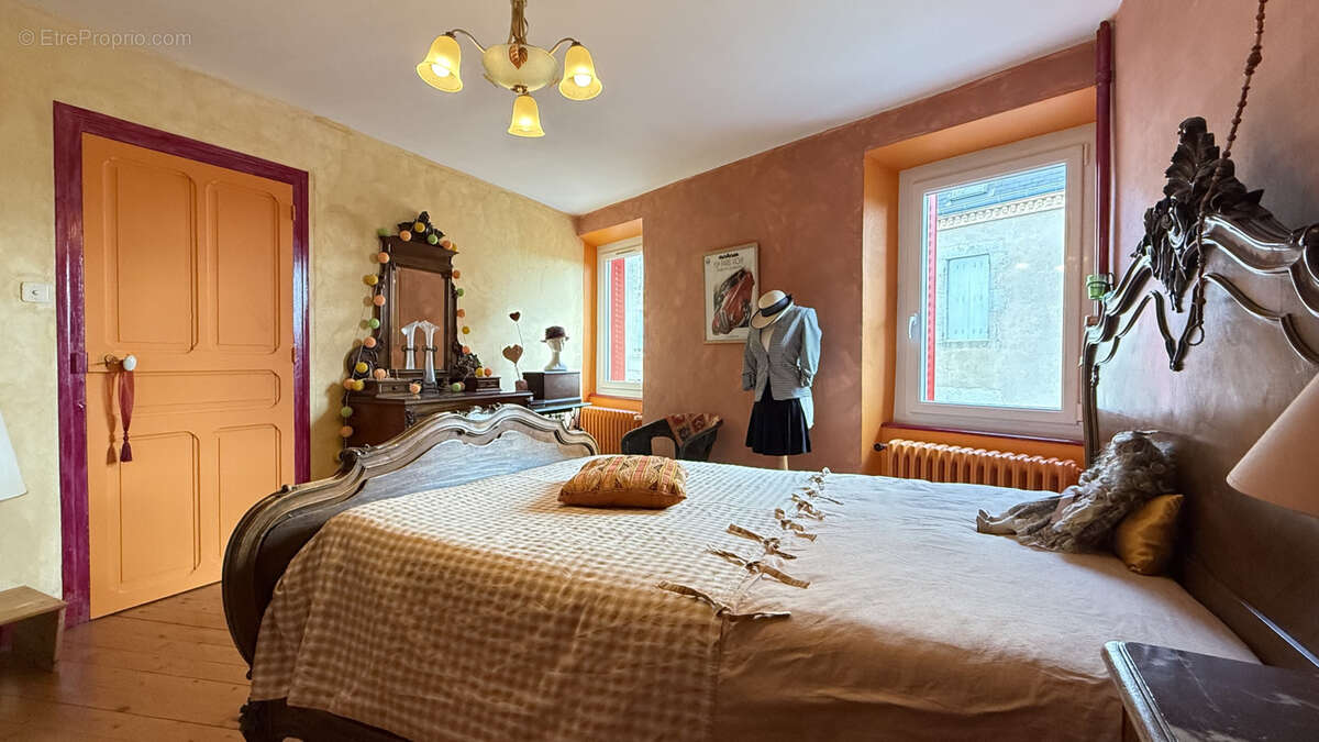 Grande maison de village rénovée avec dépendance et jardin - photo 10