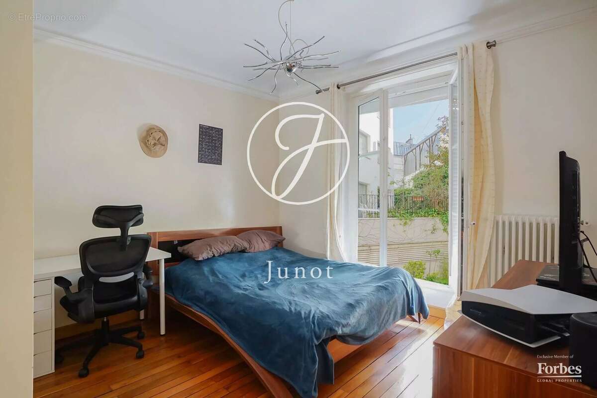Appartement à PARIS-14E