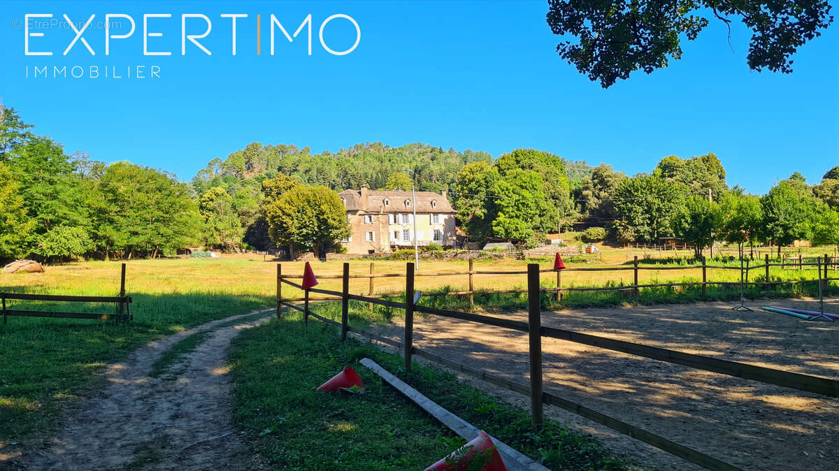 Manoir d'une superficie habitable de 338 m2 avec dépendances sur un terrain de 3,6 hectares - photo 24