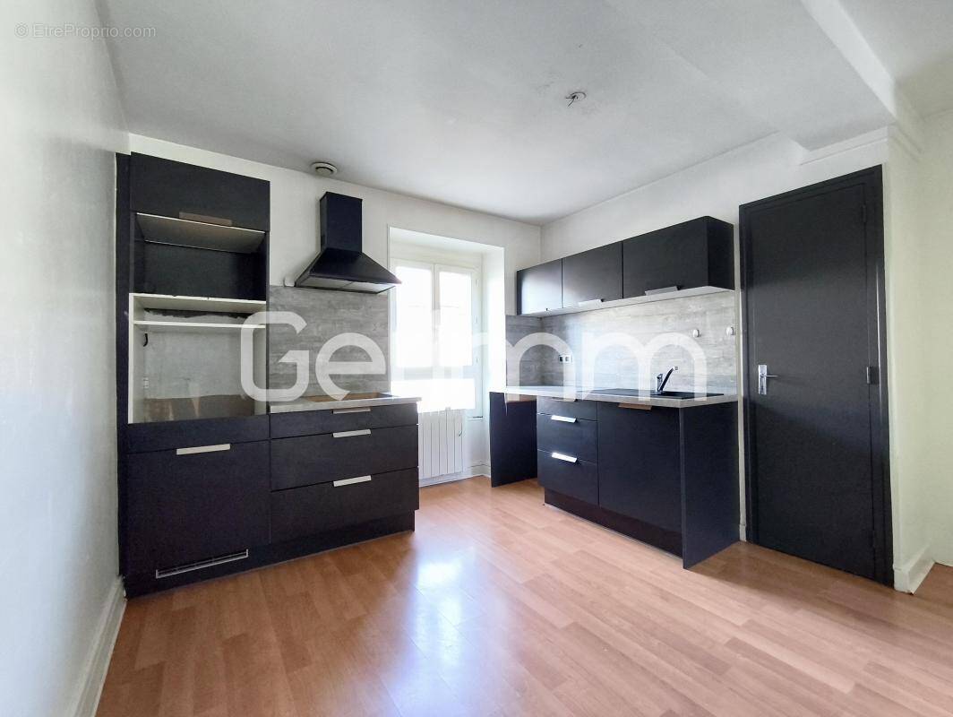 Appartement à SAINT-SIMEON-DE-BRESSIEUX