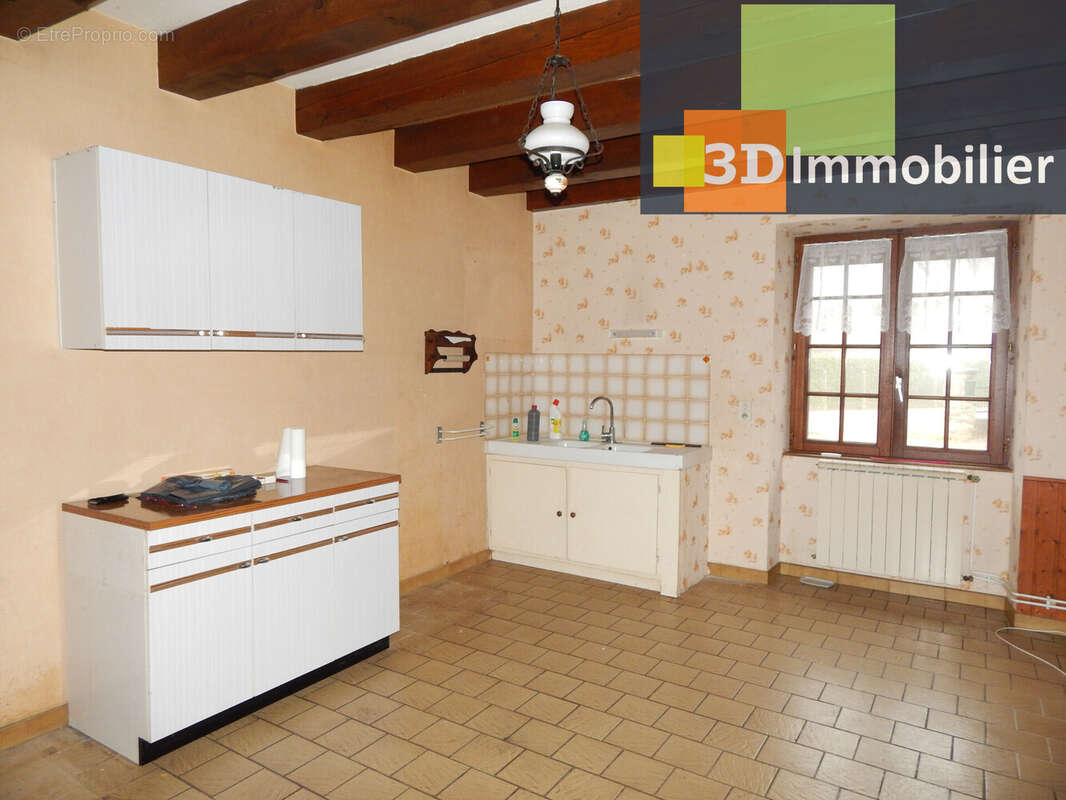 CUISINE 17 M² - Maison à BLETTERANS