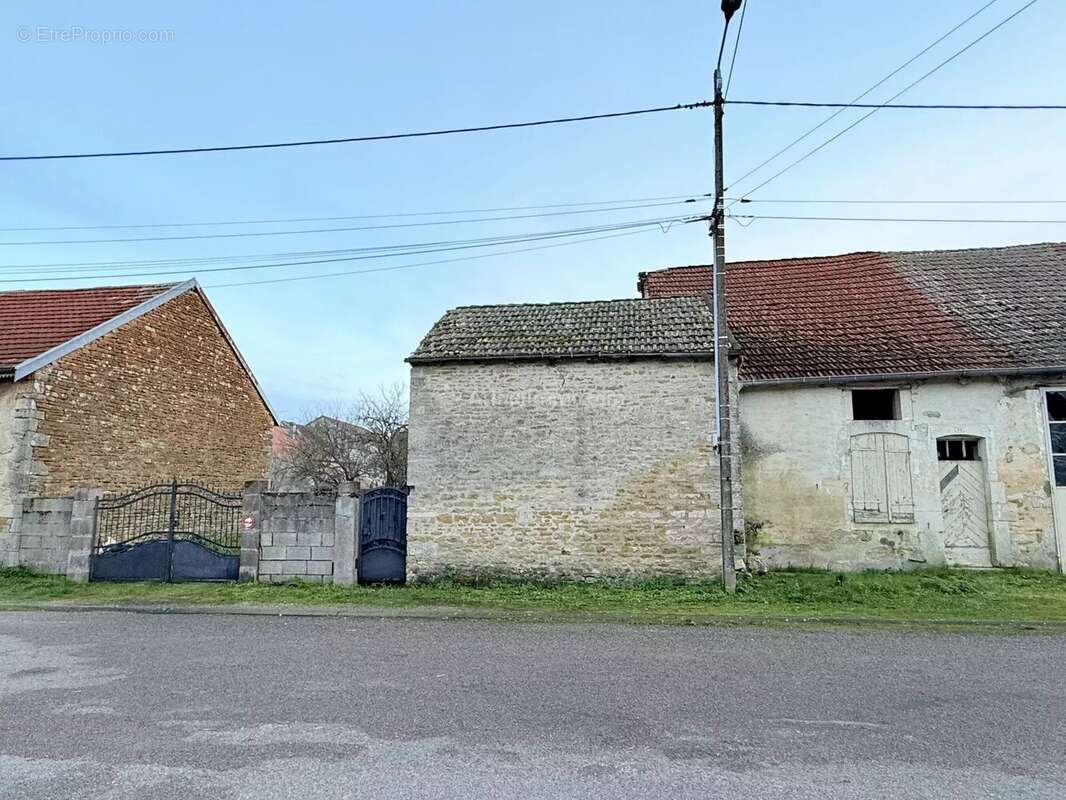 Maison à PREZ-SOUS-LAFAUCHE