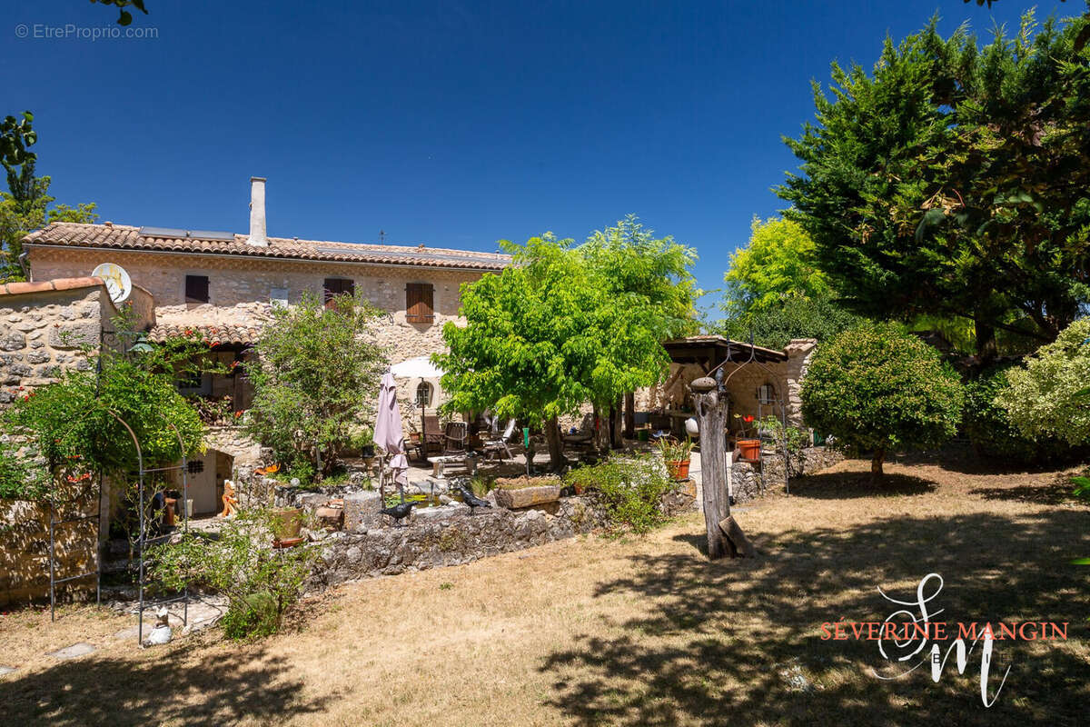 Maison 246 m² à La Roche-Sur-Grane  - photo 2