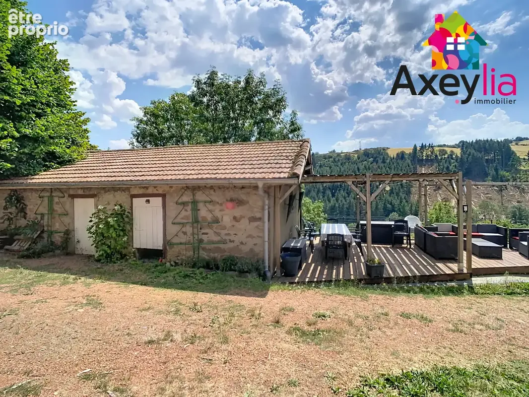 A vendre- cherrier- ancien corps de ferme avec maison d'habitation, gite et dépendances - photo 4