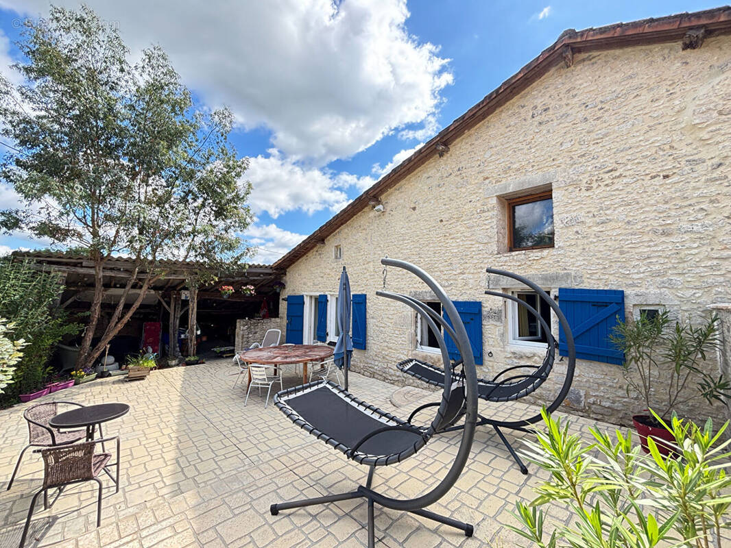 Maison à CHAMPAGNE-MOUTON