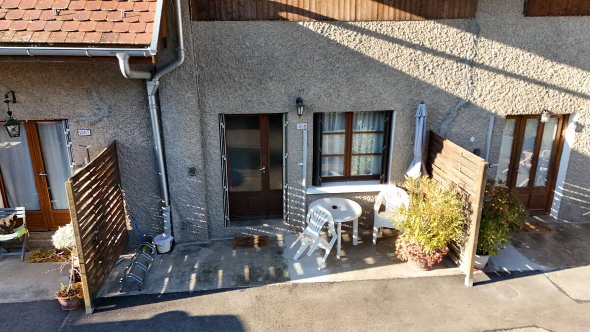 Appartement à PRINGY