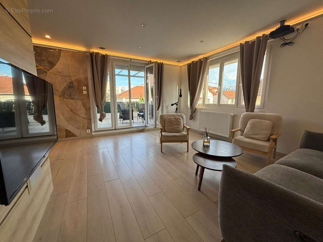 Appartement à FONTAINE