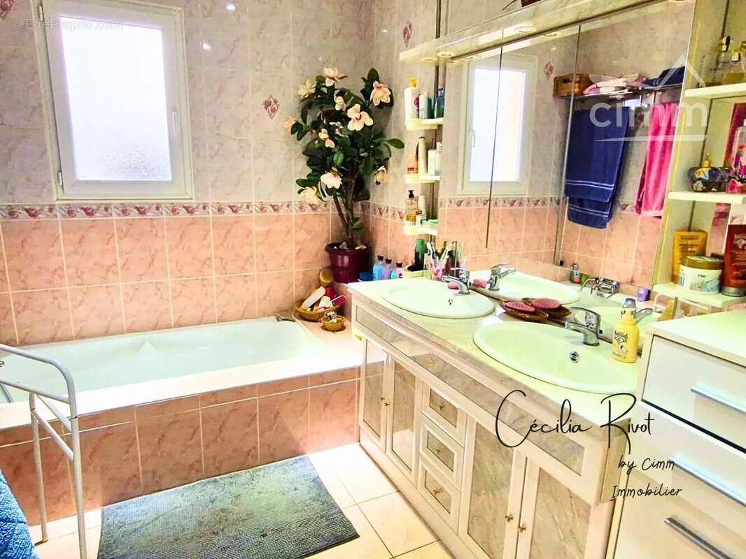 Maison à SAINT-CHRISTOLY-DE-BLAYE