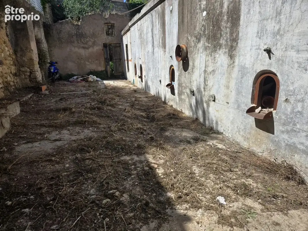 Maison à rénover avec garage, cour et jardinet - photo 10