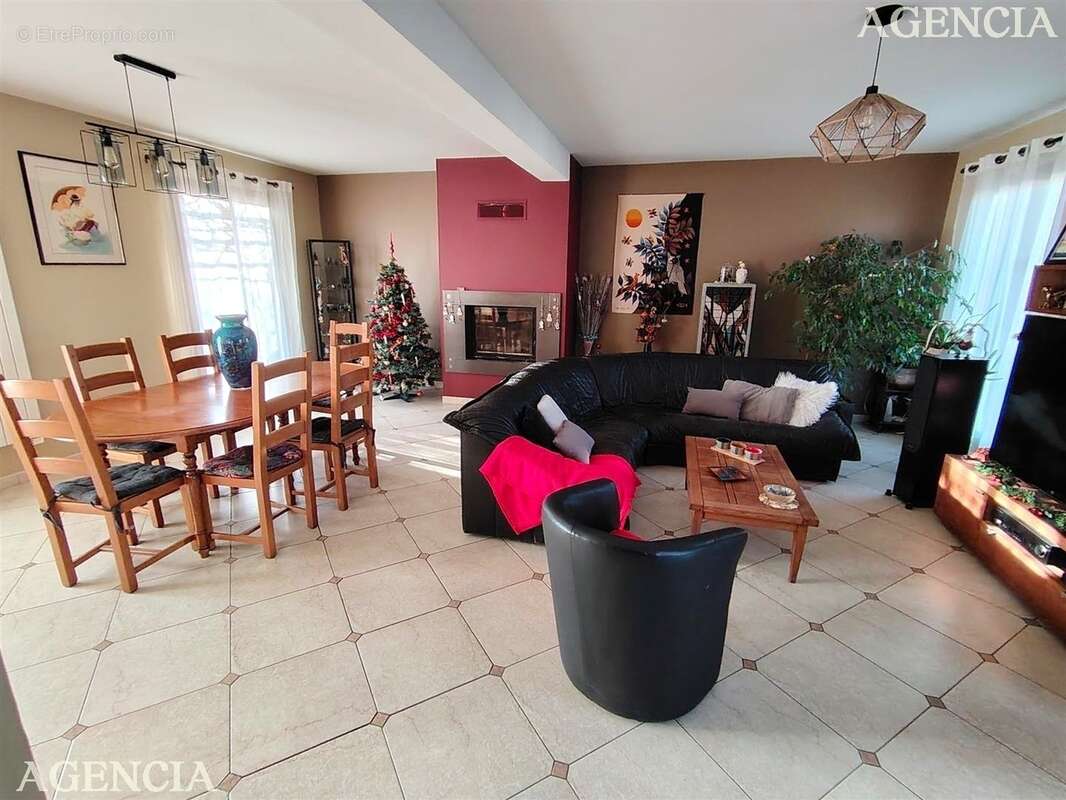 Maison à PONTAULT-COMBAULT