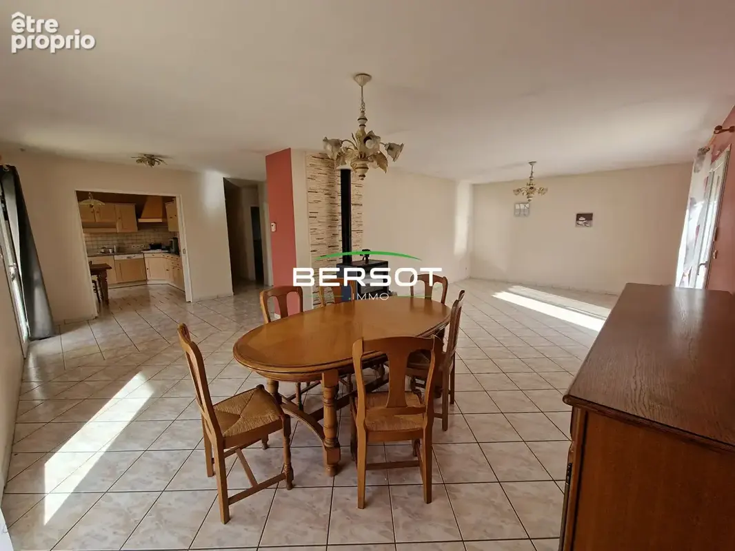 Maison de plain pied de 131 m² - 6 pièces, 3 chambres à Branne - photo 2