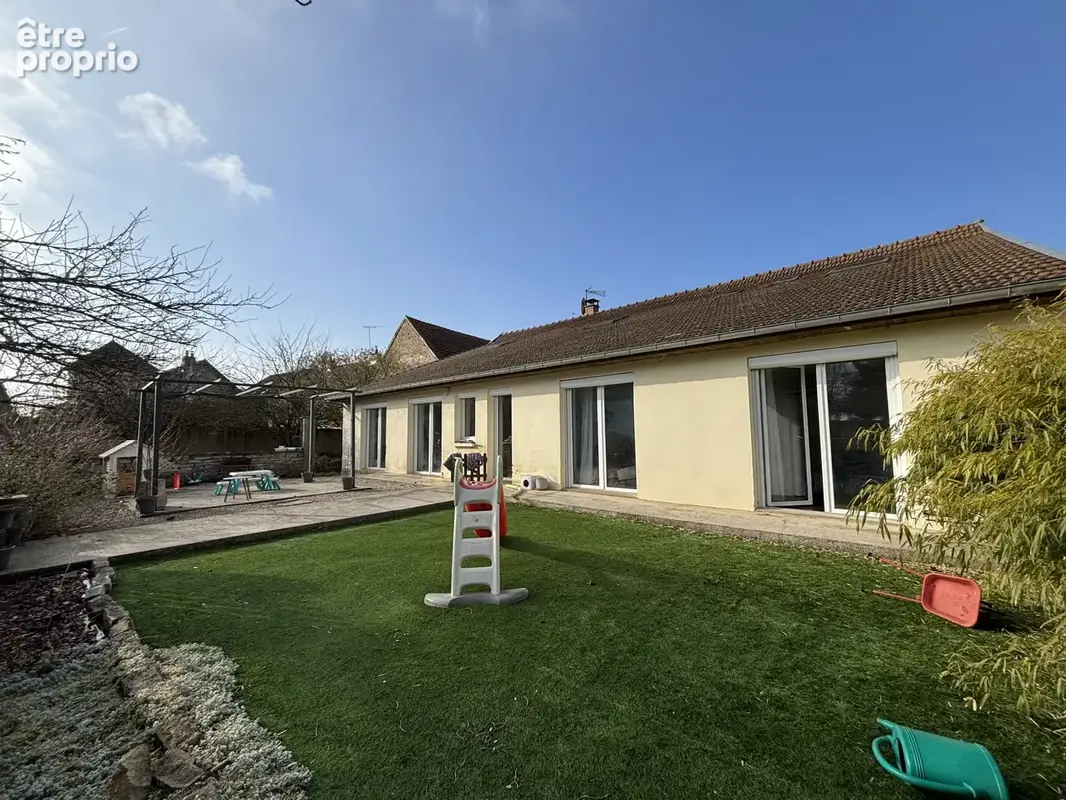 Ancien corps de ferme comprenant une demeure de 210m2 avec un terrain 3200M2 et dépendances - photo 2