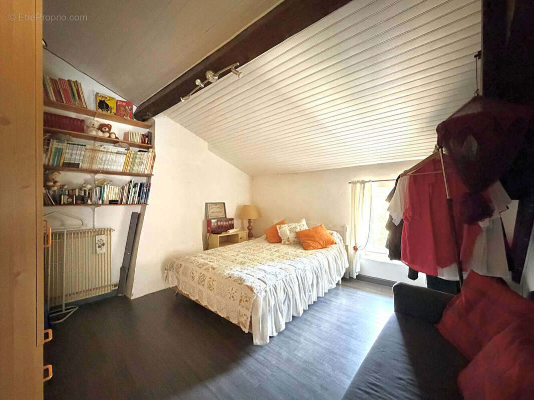 Charmante maison en pierre à Saint Romain Les Atheux 128.69m² - photo 10
