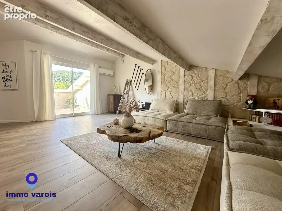 Appartement à COLLOBRIERES