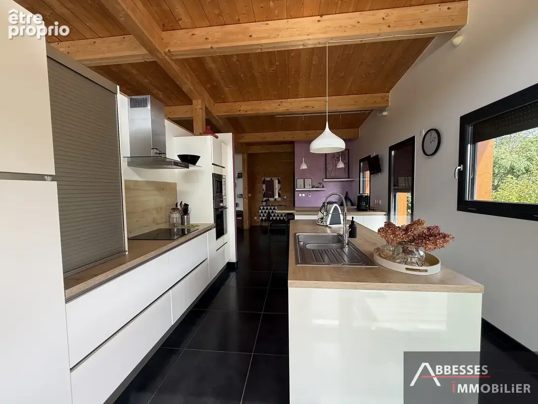 EN EXCLUSIVITÉ - A 2 min de REMIREMONT : pavillon Xilome de plain pied avec piscine et jaccuzzi. - photo 5