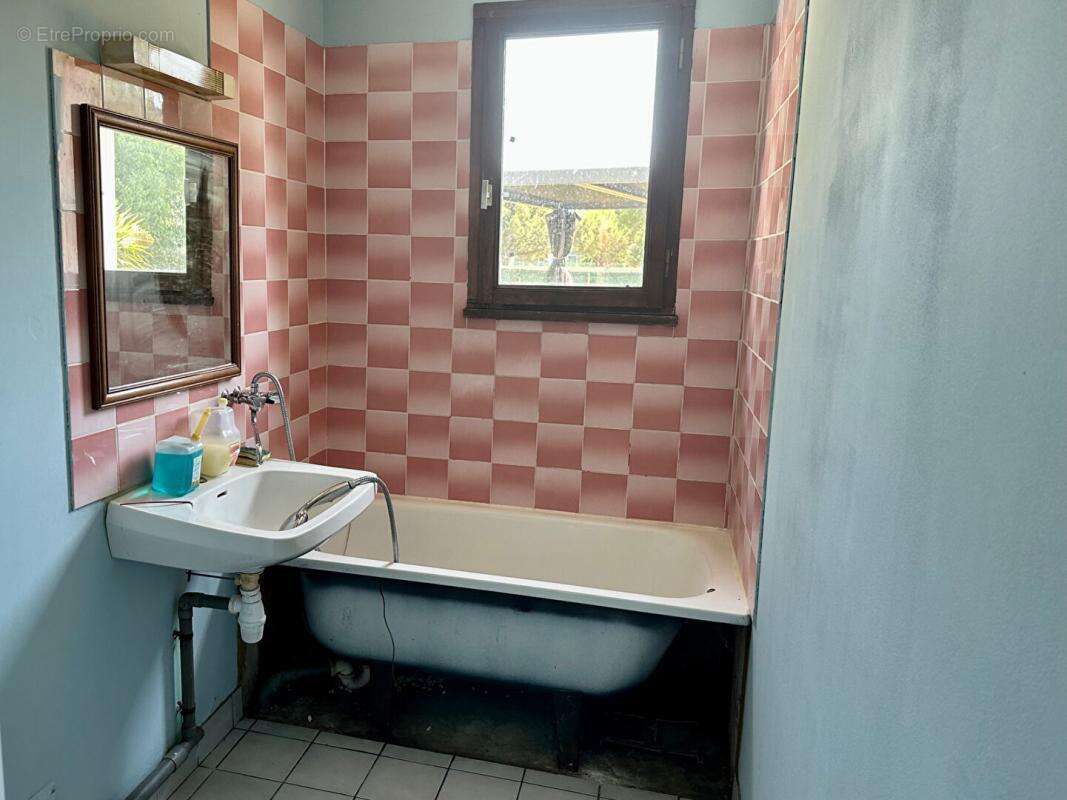 Maison à SAINT-ETIENNE-DE-MONTLUC