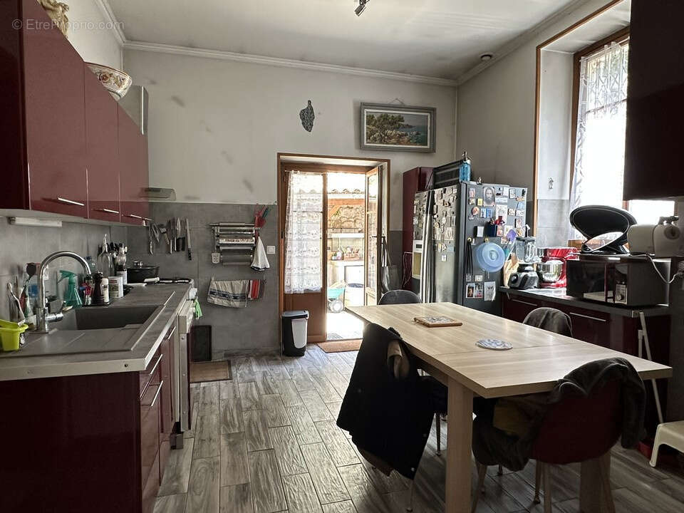 À vendre, moitié droite d’une magnifique maison de maître avec garage et jardin - photo 16