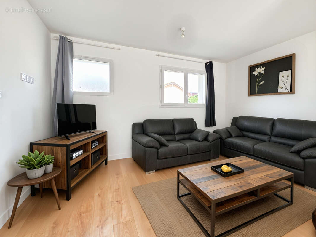 À vendre   Maison lumineuse avec jardin à Saint-Jean-de-Thurigneux - photo 6