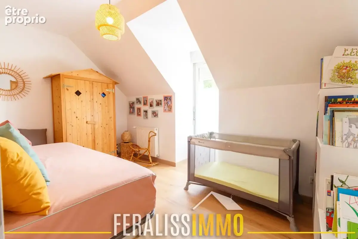Dans un écrin de verdure, maison familiale édifiée sur sous- - photo 14