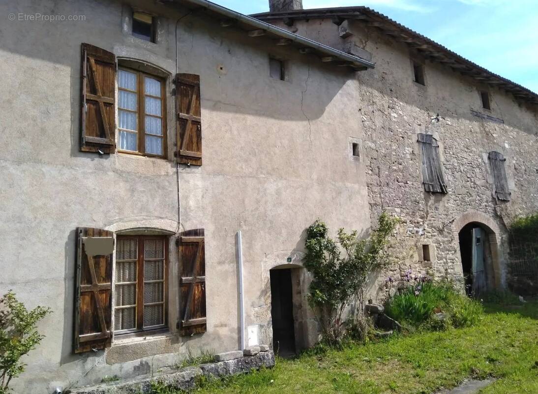 Maison à SAINT-HILAIRE-LE-CHATEAU