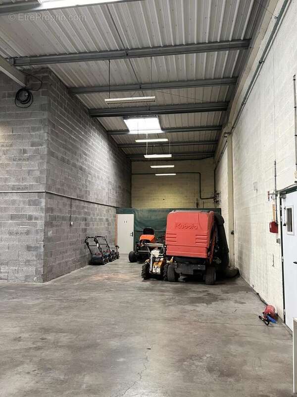 Commerce à COURRIERES