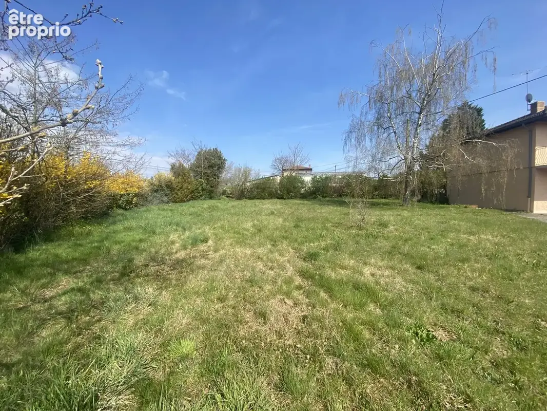 Terrain à PONTCHARRA-SUR-TURDINE