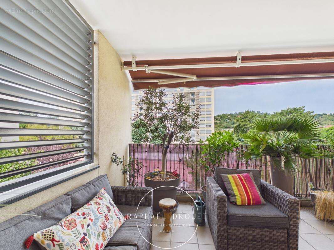 VIENNE – Rue Vimaine – Appartement T3 de 76 m² avec terrasse, résidence récente et sécurisée - photo 3