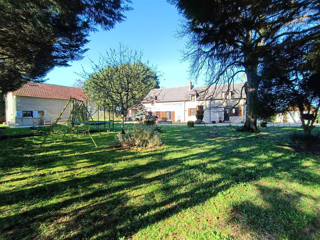 Maison à COUY