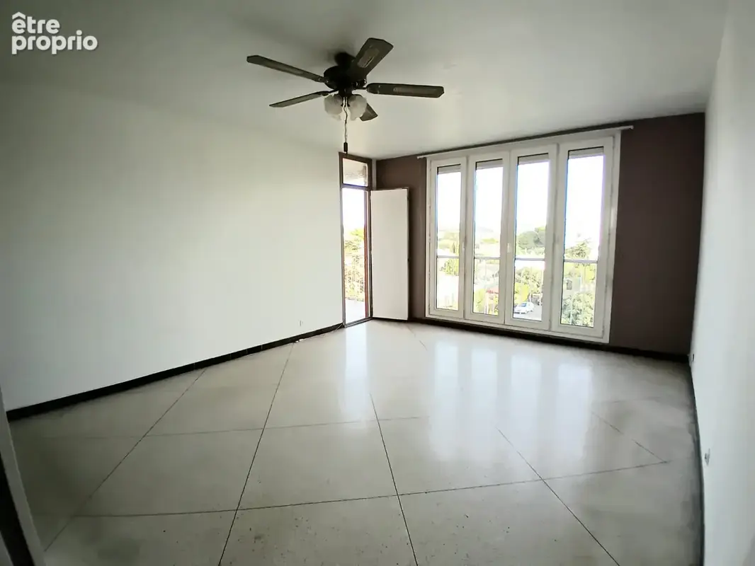 Marignane - Appartement 62 m2 avec terrasse plein sud ! - photo 2
