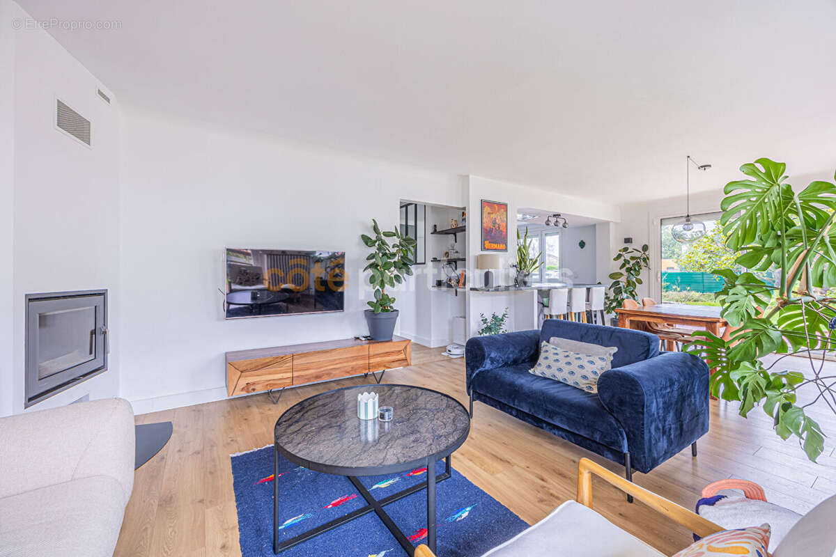 Maison à BOUGUENAIS