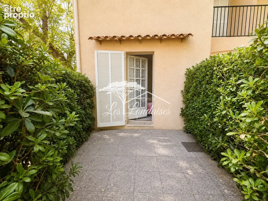 La Londe-les-Maures   Appartement meublé avec 2 terrasses, loggia et parking Vendu MEUBLÉ ÉQUIPÉ - photo 7