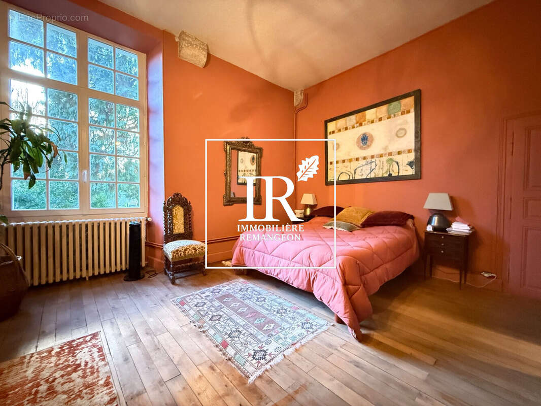 Maison 400 m² à Mehun-Sur-Yevre  - photo 8