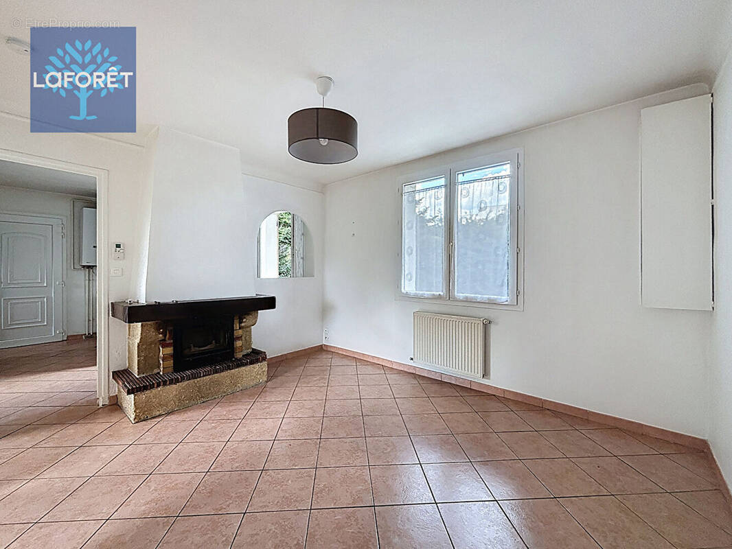 Maison à SAINT-GENIS-LAVAL