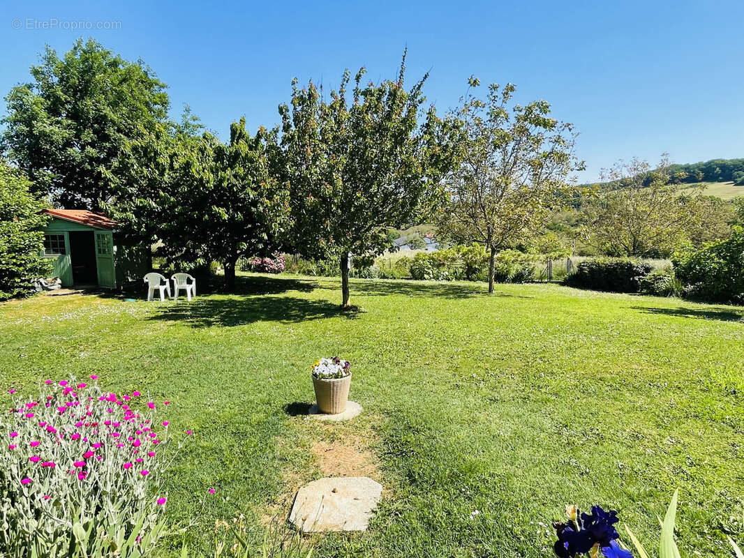 Maison à TERRASSON-LAVILLEDIEU