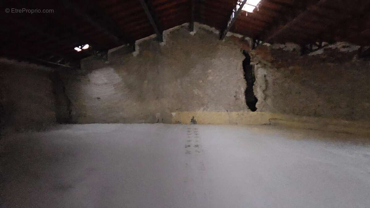 Commerce à LEZIGNAN-CORBIERES