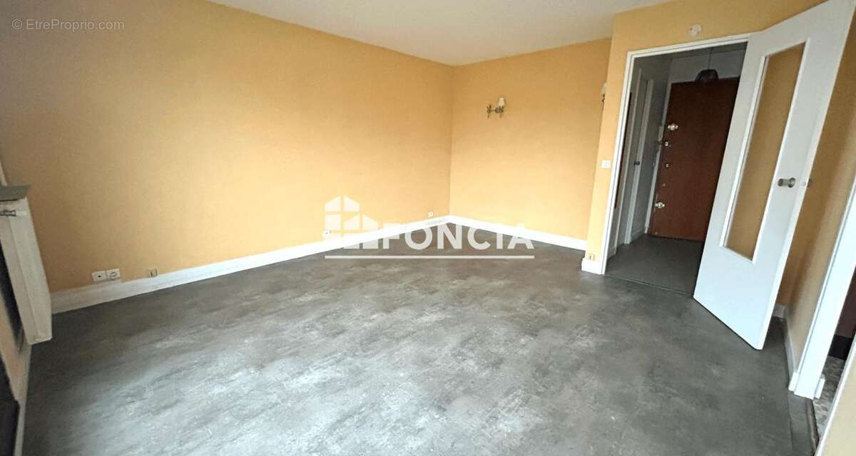 Appartement à FRESNES