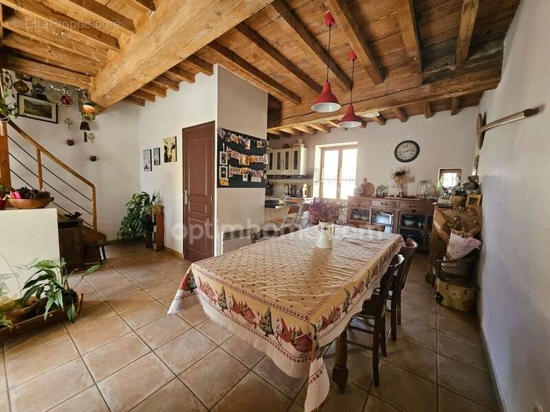 Maison à MONTANAY