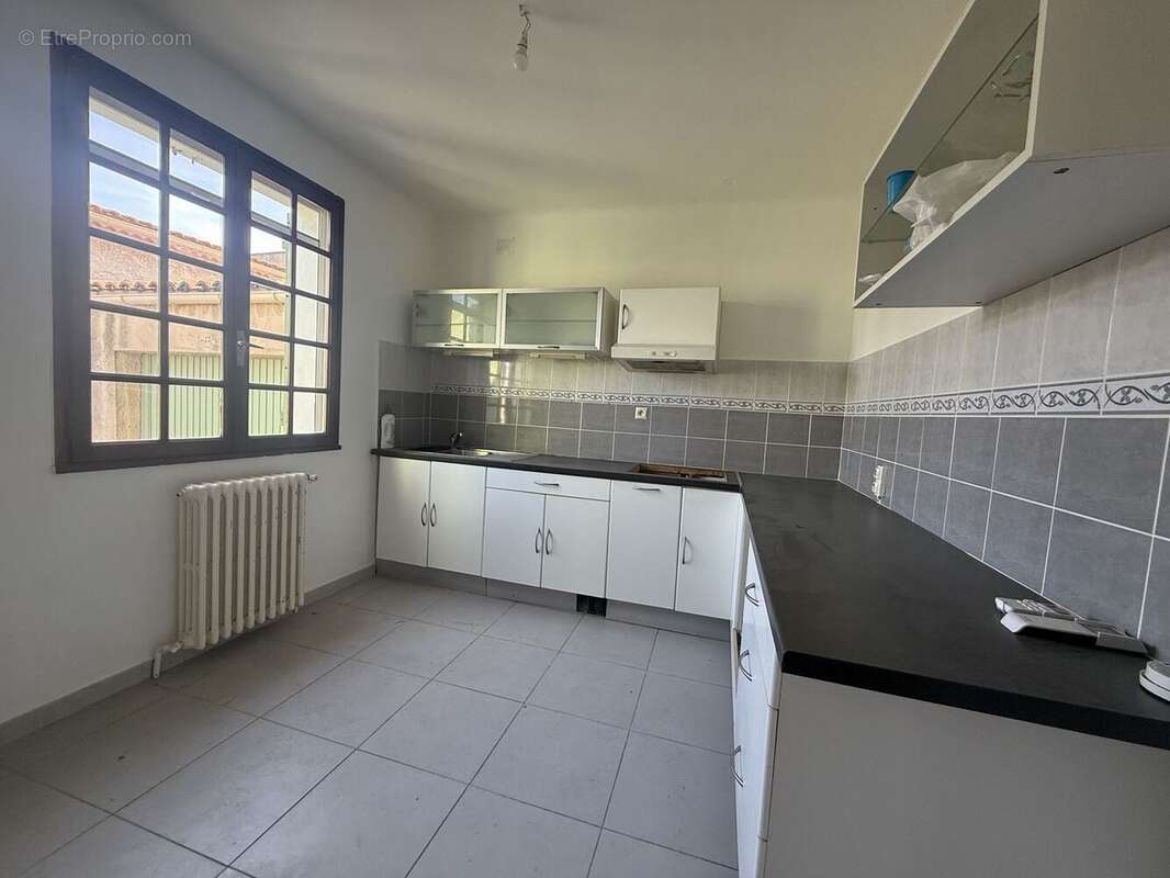 Maison 185 m² à Marignane  - photo 4