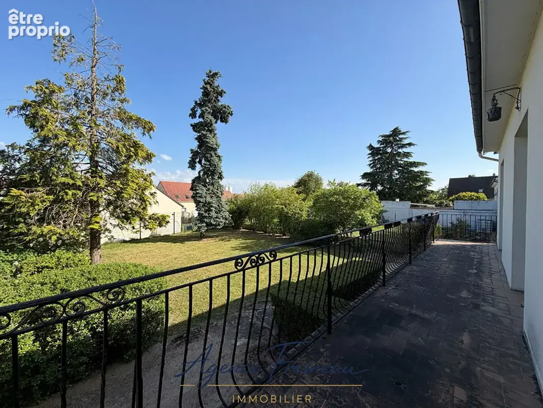 Maison familiale avec 4 chambres, sous-sol total et beau potentiel - photo 11