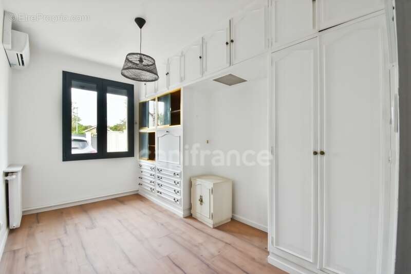 Maison à SAINTE-GENEVIEVE-DES-BOIS