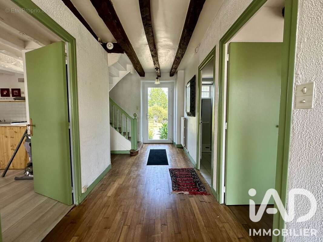 Maison 211 m² à Taupont  - photo 8