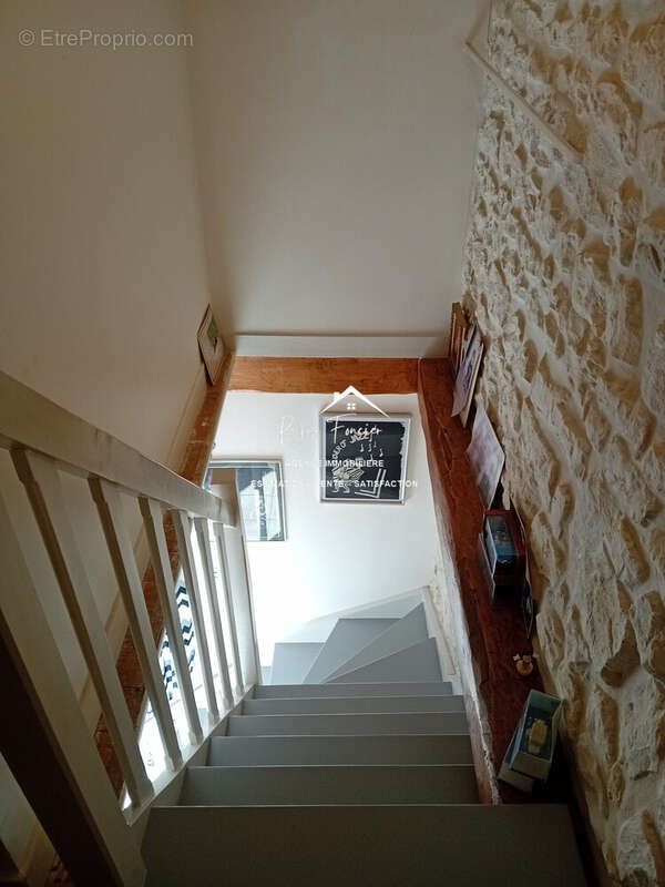 AU PREMIER ETAGE  - Maison à CHATELLERAULT