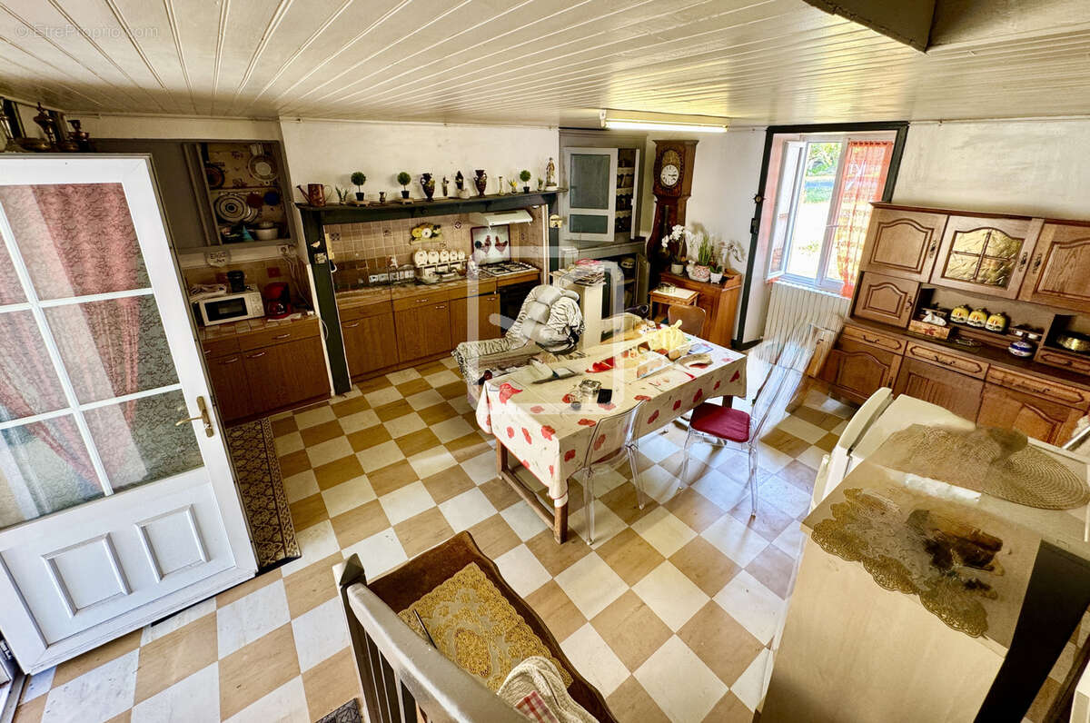EXCLUSIVITE - A deux pas de la Dordogne, rare ensemble immobilier typique du Périgord - photo 2