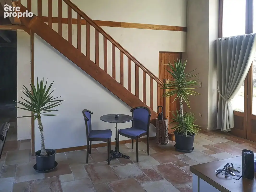 Jolie maison en pierre avec piscine au cœur du village - photo 4