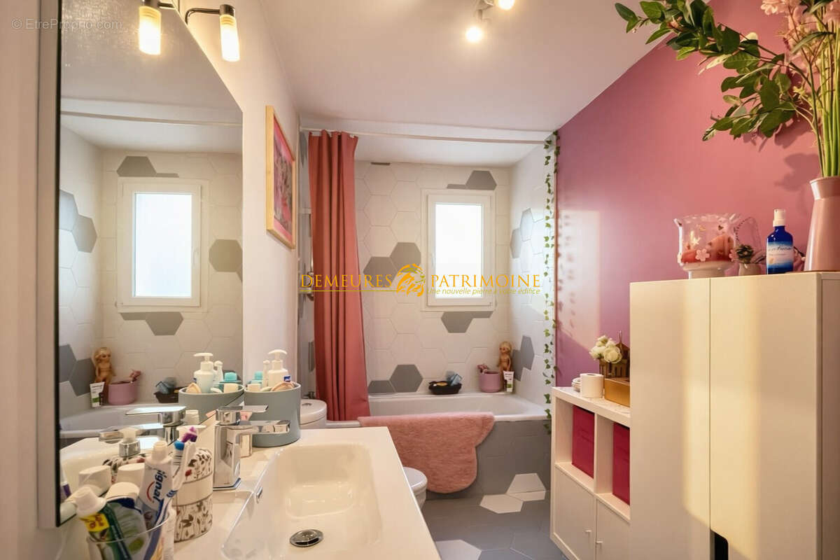 Maison 160 m² à Saint-Yrieix-Sur-Charente  - photo 7