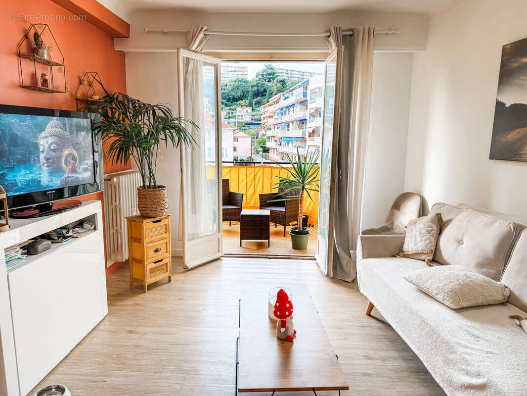 Appartement à SAINT-LAURENT-DU-VAR